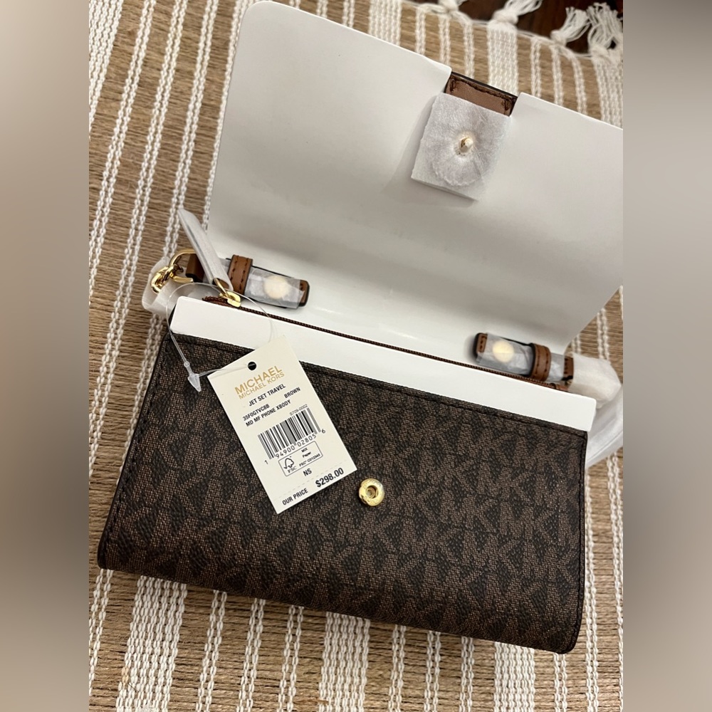 Michael Kors MD MF Phone Xbody Bag - Picture 4 of 8